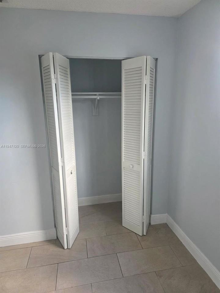 1575 Nw 1st St #3 - Photo 6 of 13