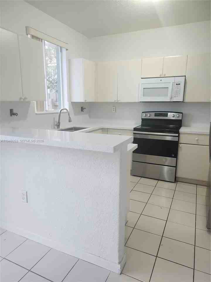 1412 Se 24th Ct #370 - Photo 2 of 13