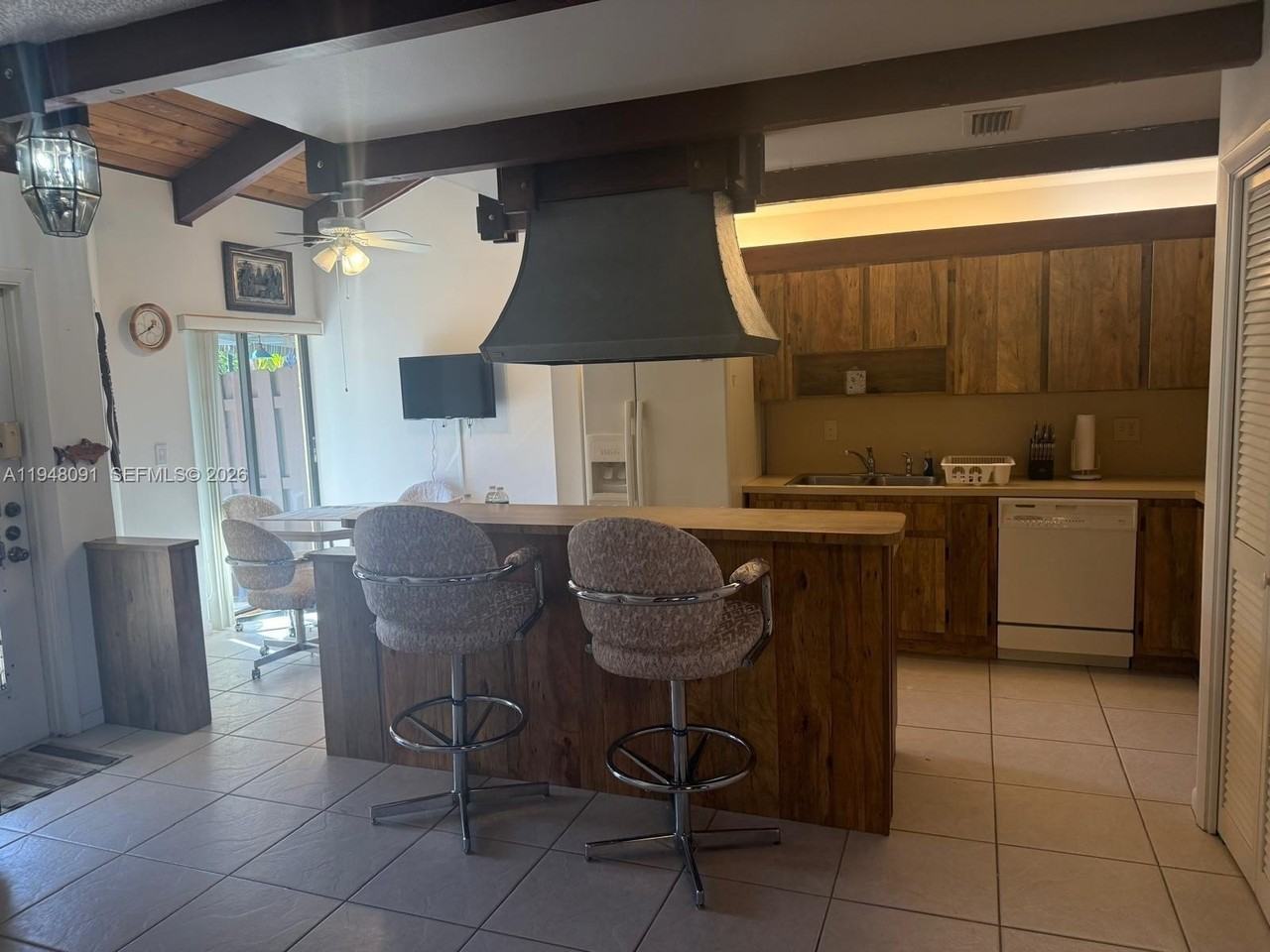 412 Briarwood Cir #2-23 - Photo 5 of 37