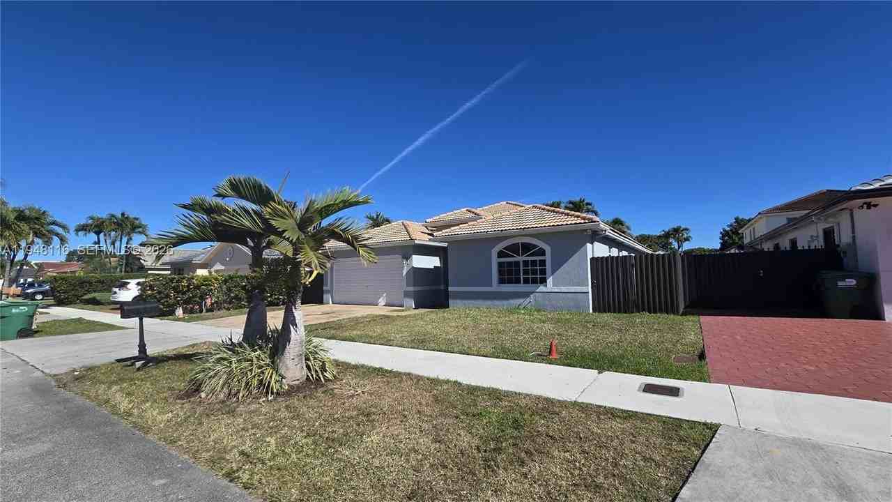 9125 Sw 166th Ave - Photo 2 of 25