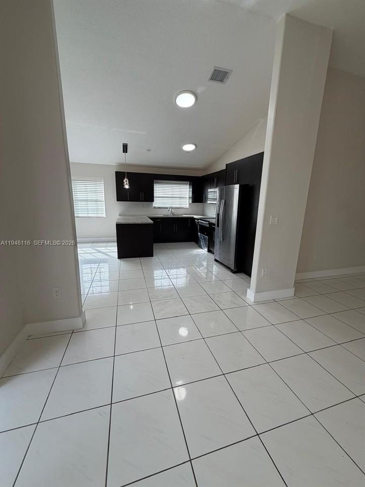 9125 Sw 166th Ave - Photo 6 of 25