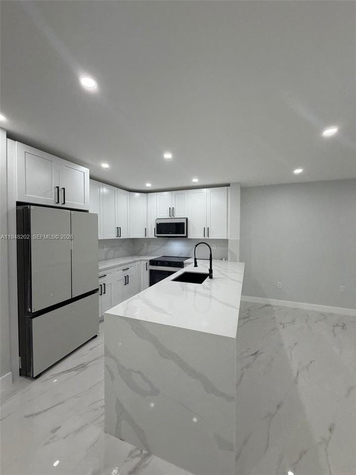 1085 Nw 191st St #1085 - Photo 2 of 14