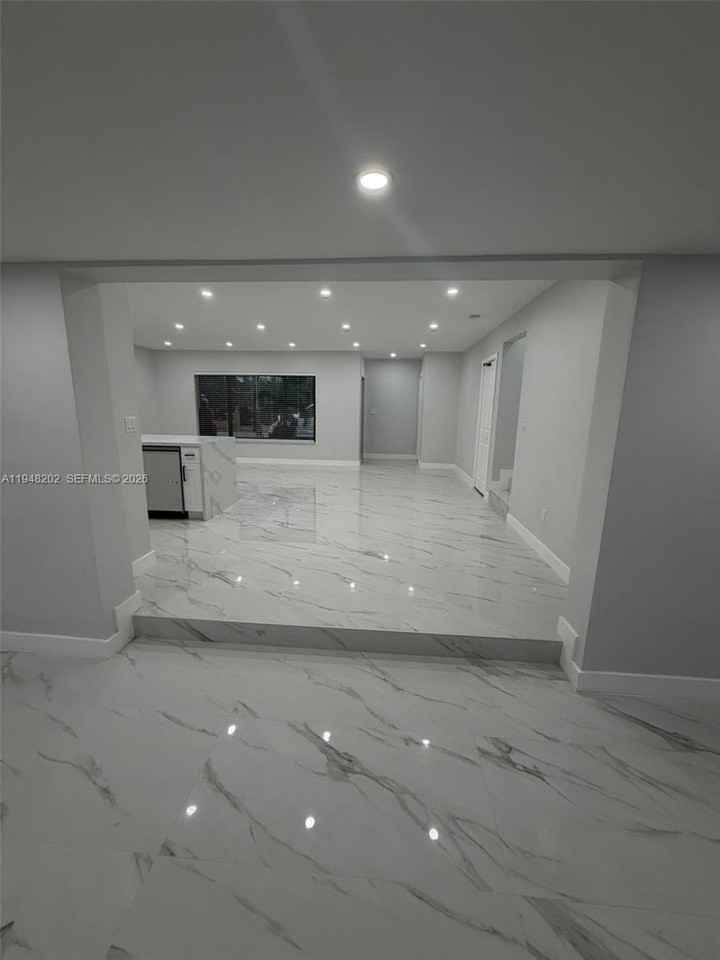 1085 Nw 191st St #1085 - Photo 7 of 14