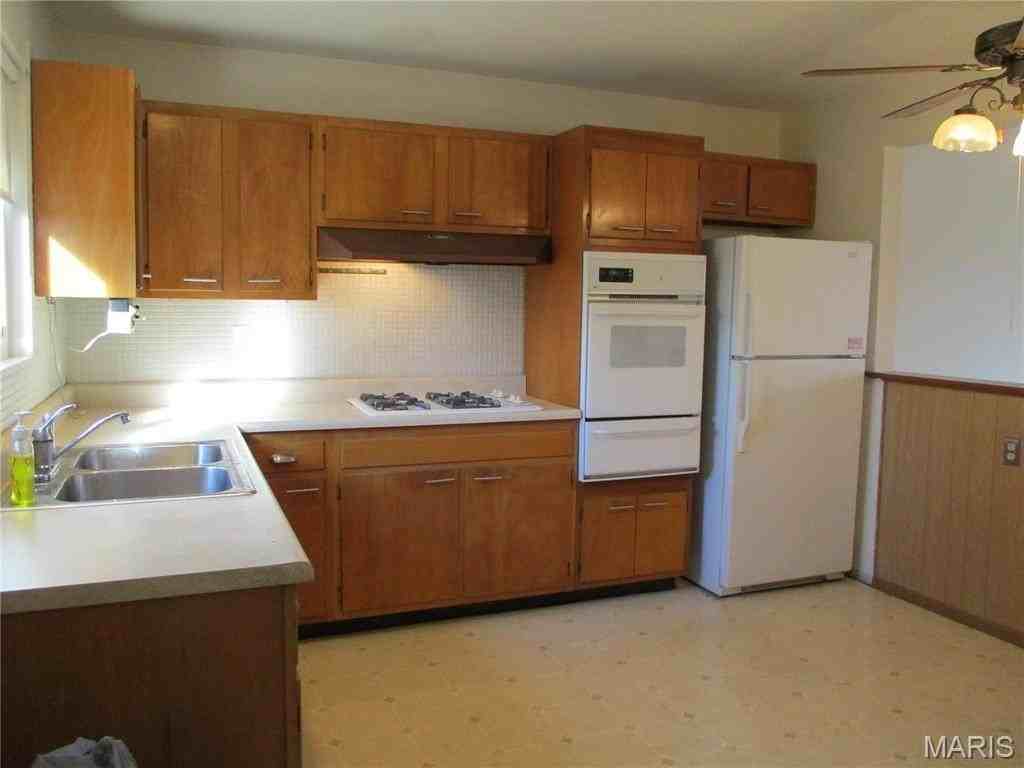 245 Lindy Blvd - Photo 3 of 24