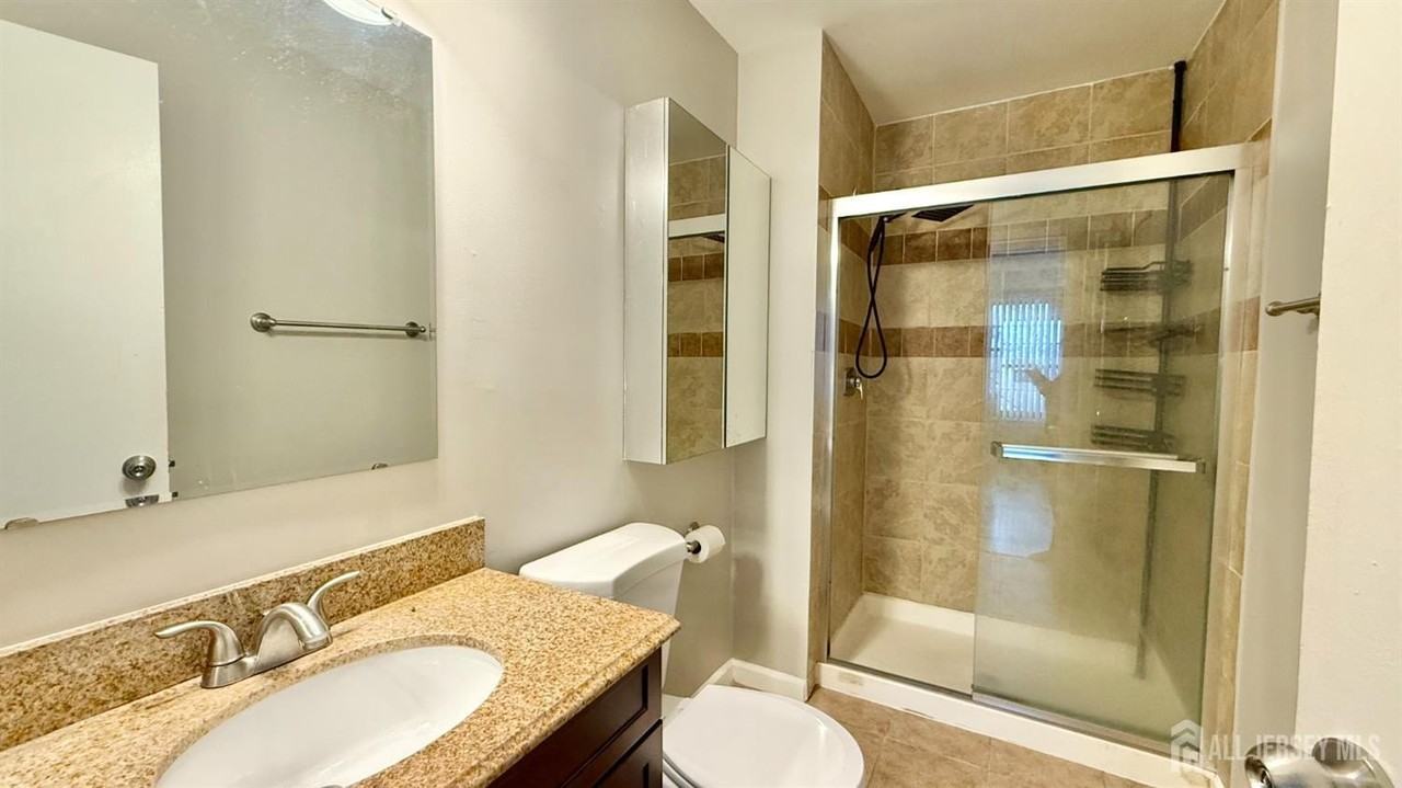 304 Bromley Pl - Photo 7 of 13