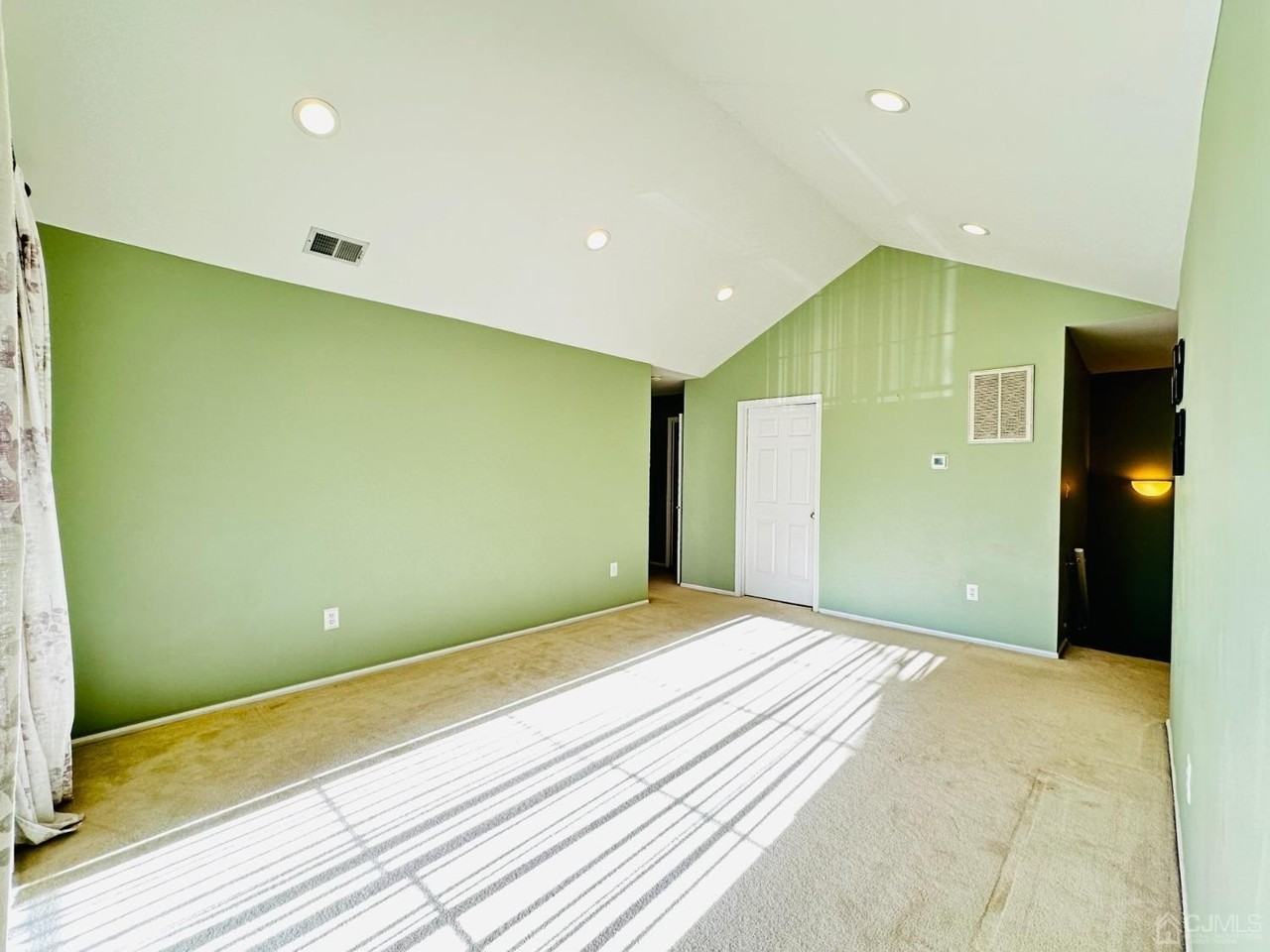 808 Cypress Ln - Photo 4 of 18