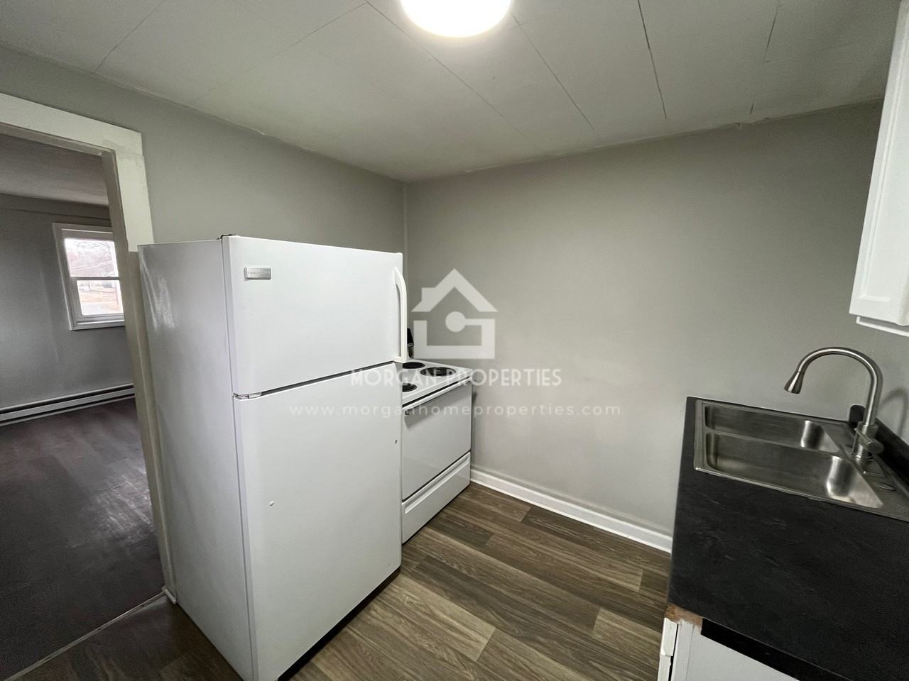 702 W 5th St - Photo 3 of 5