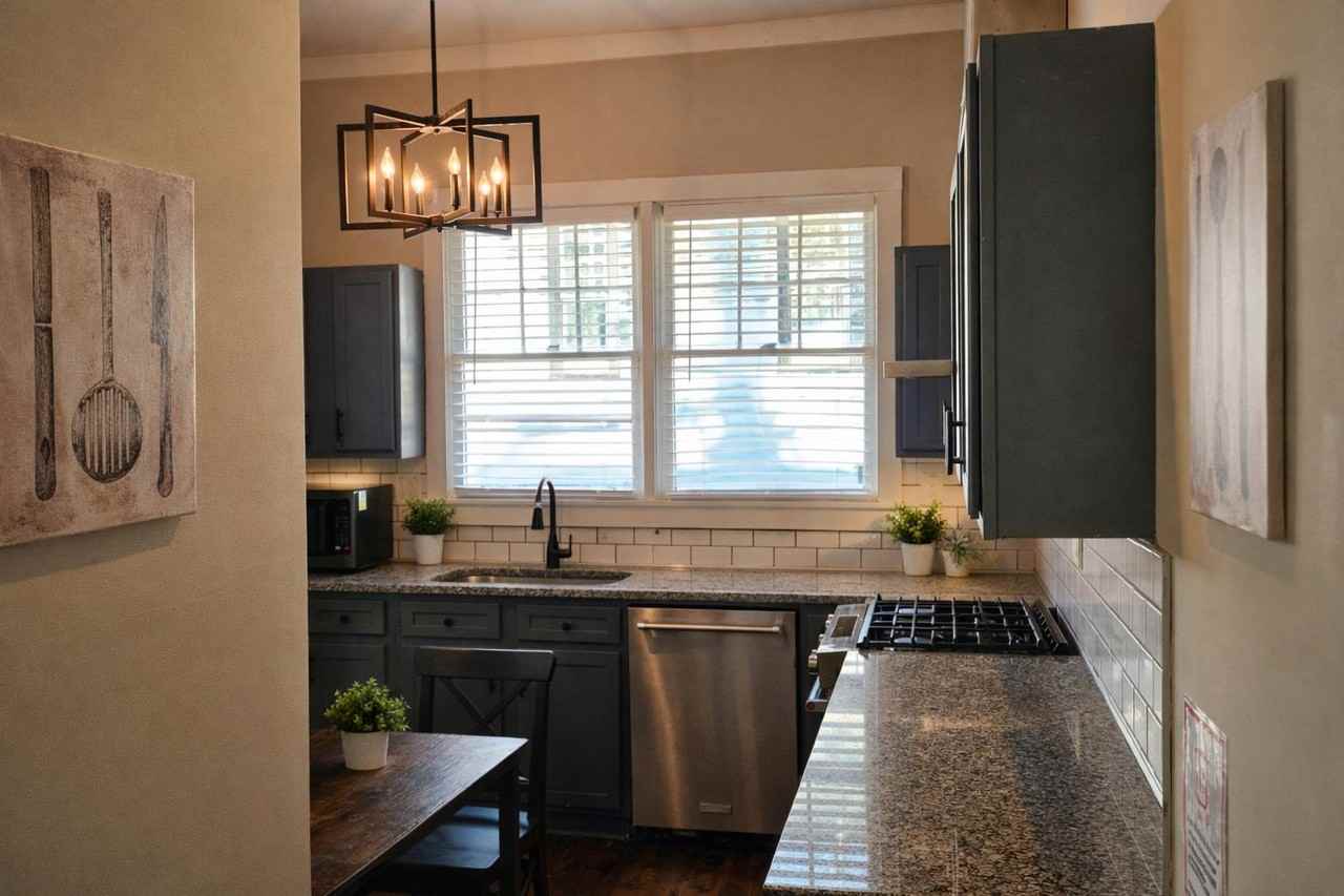 Lakewood Ave Se - Photo 2 of 16