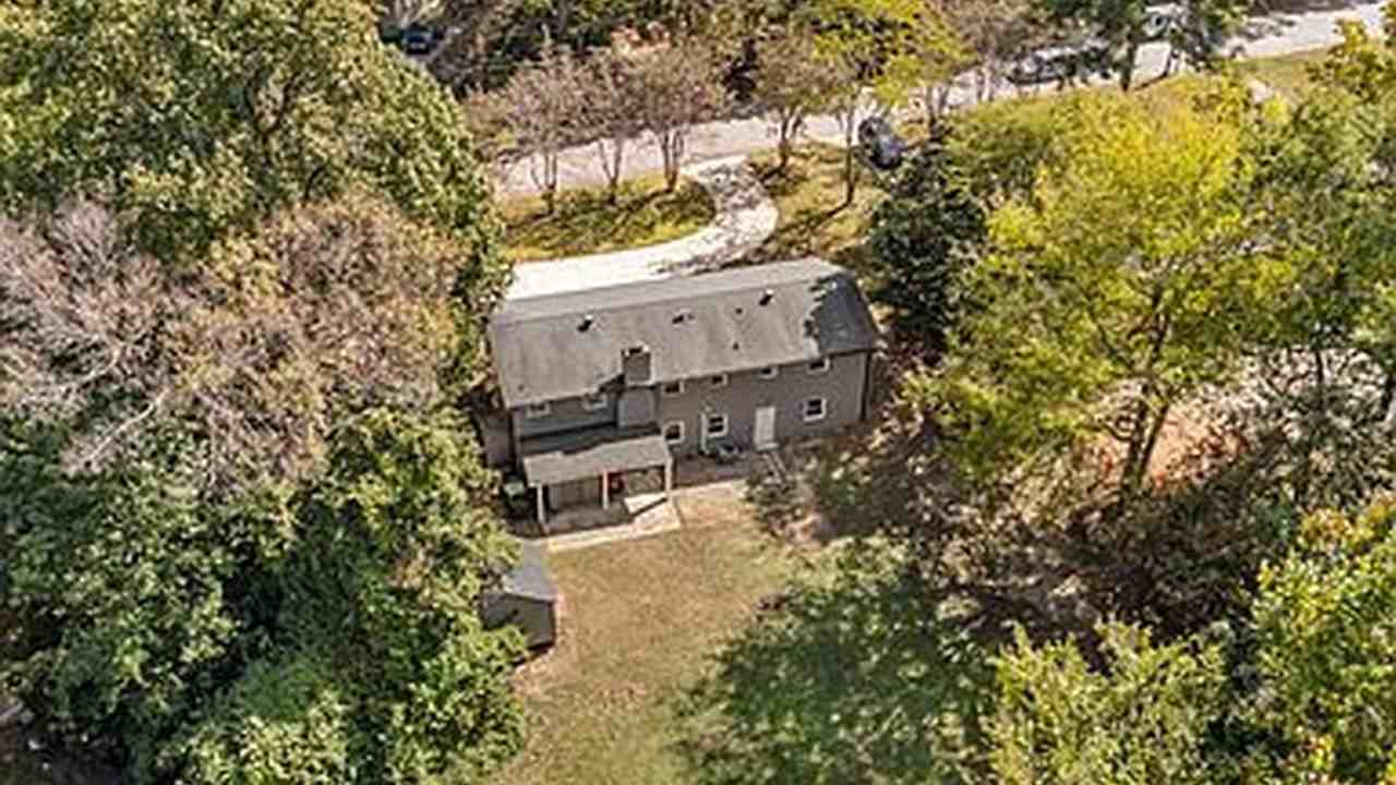 Edgetone Dr - Photo 5 of 23