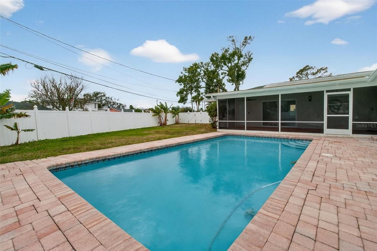 5201 Denver St Ne - Photo 4 of 50