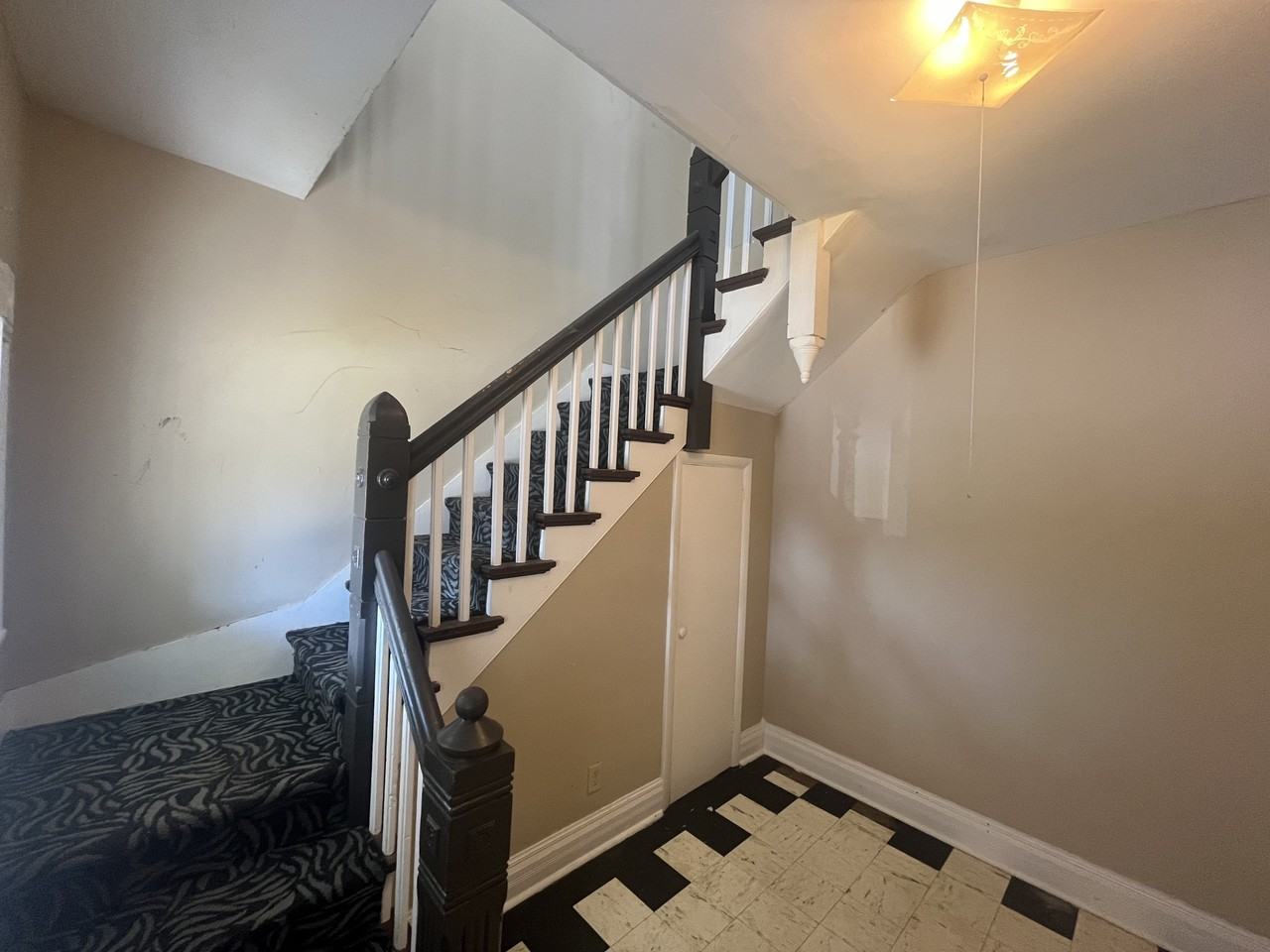 201 E Culton St #B - Photo 2 of 9