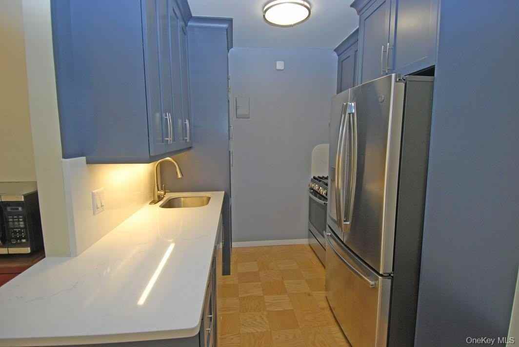 26910 Grand Central Pkwy Apt 22p #22P - Photo 6 of 18