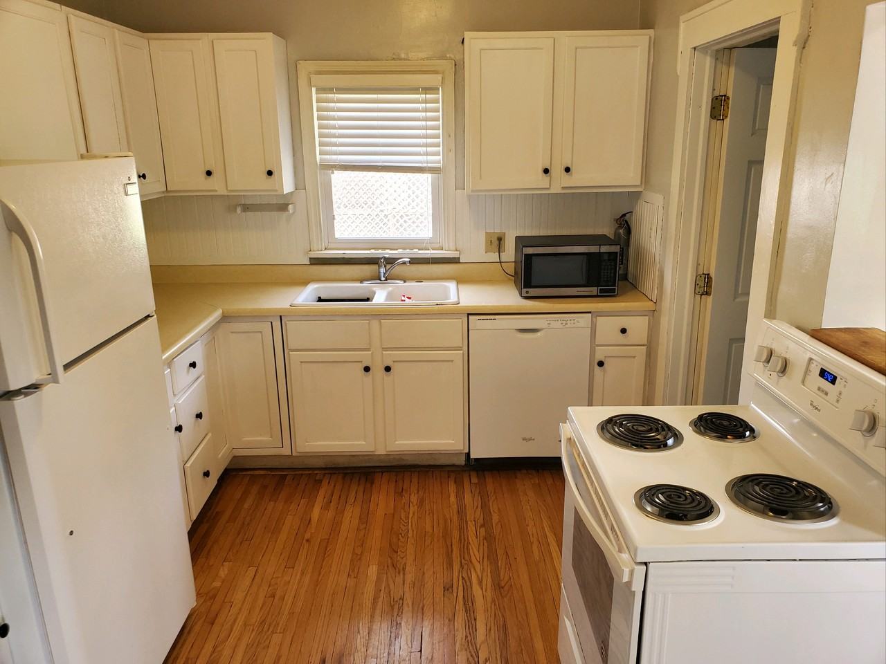 3905 Holdrege St #1 - Photo 2 of 9