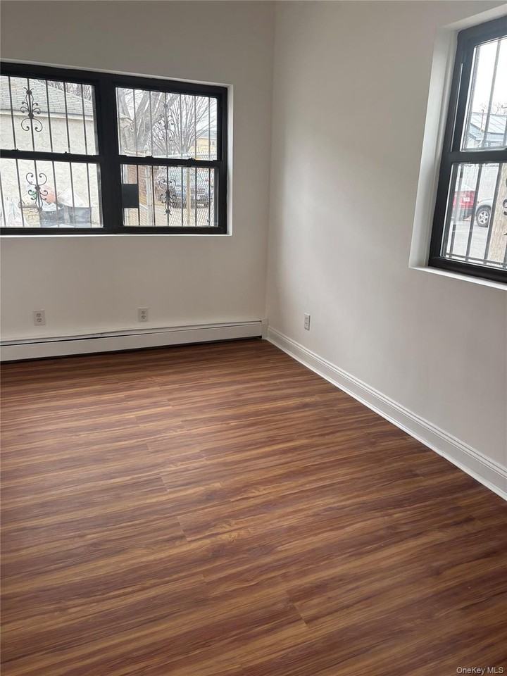 7719 Parsons Blvd - Photo 3 of 12