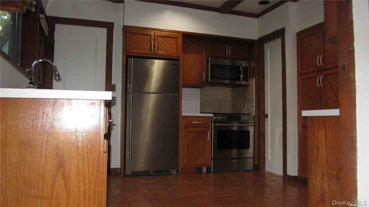 100 Hicks Ln - Photo 5 of 17