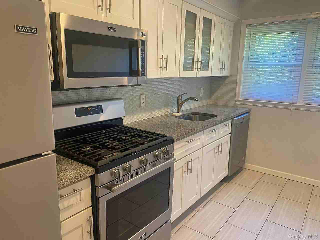 4916 Douglaston Pkwy Apt 2r #2R - Photo 4 of 7