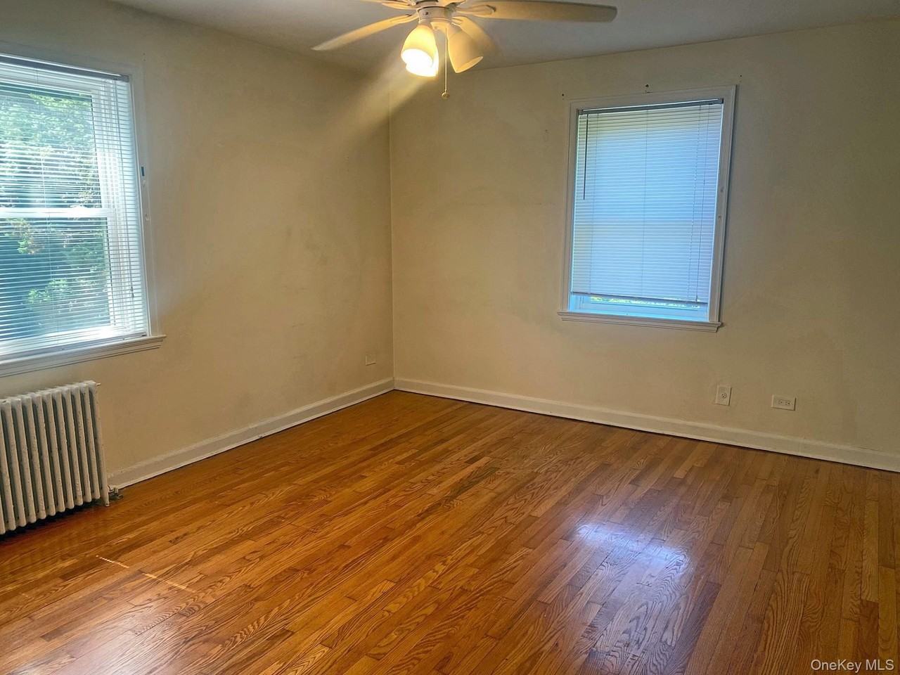 4916 Douglaston Pkwy Apt 2r #2R - Photo 5 of 7