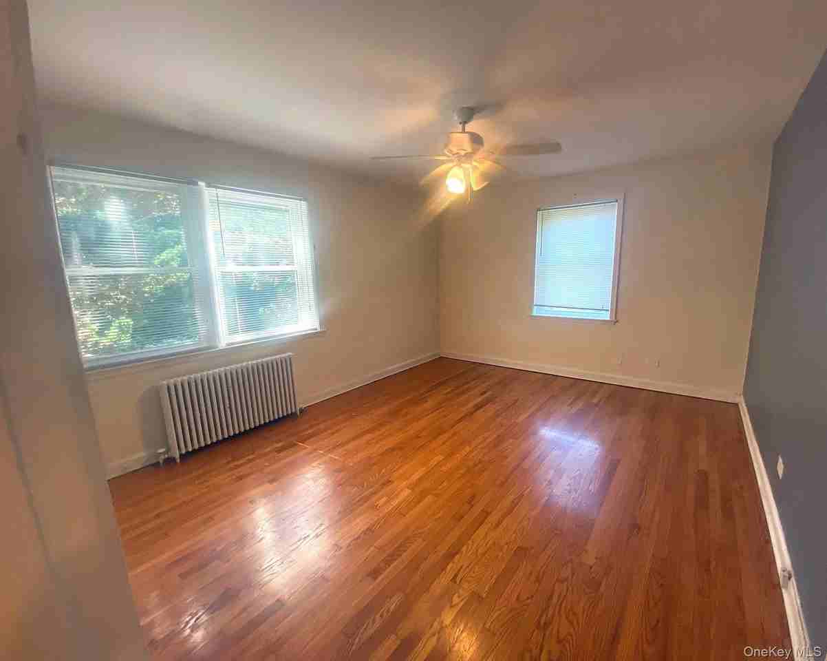 4916 Douglaston Pkwy Apt 2r #2R - Photo 6 of 7