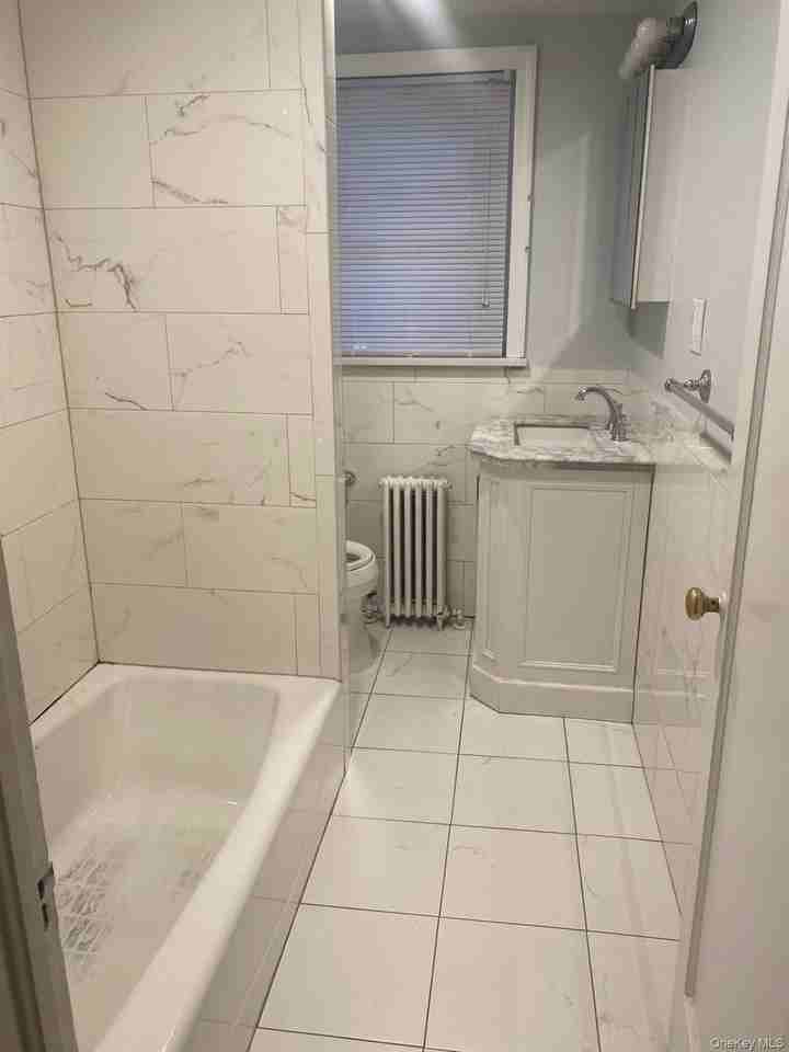 4916 Douglaston Pkwy Apt 2r #2R - Photo 7 of 7