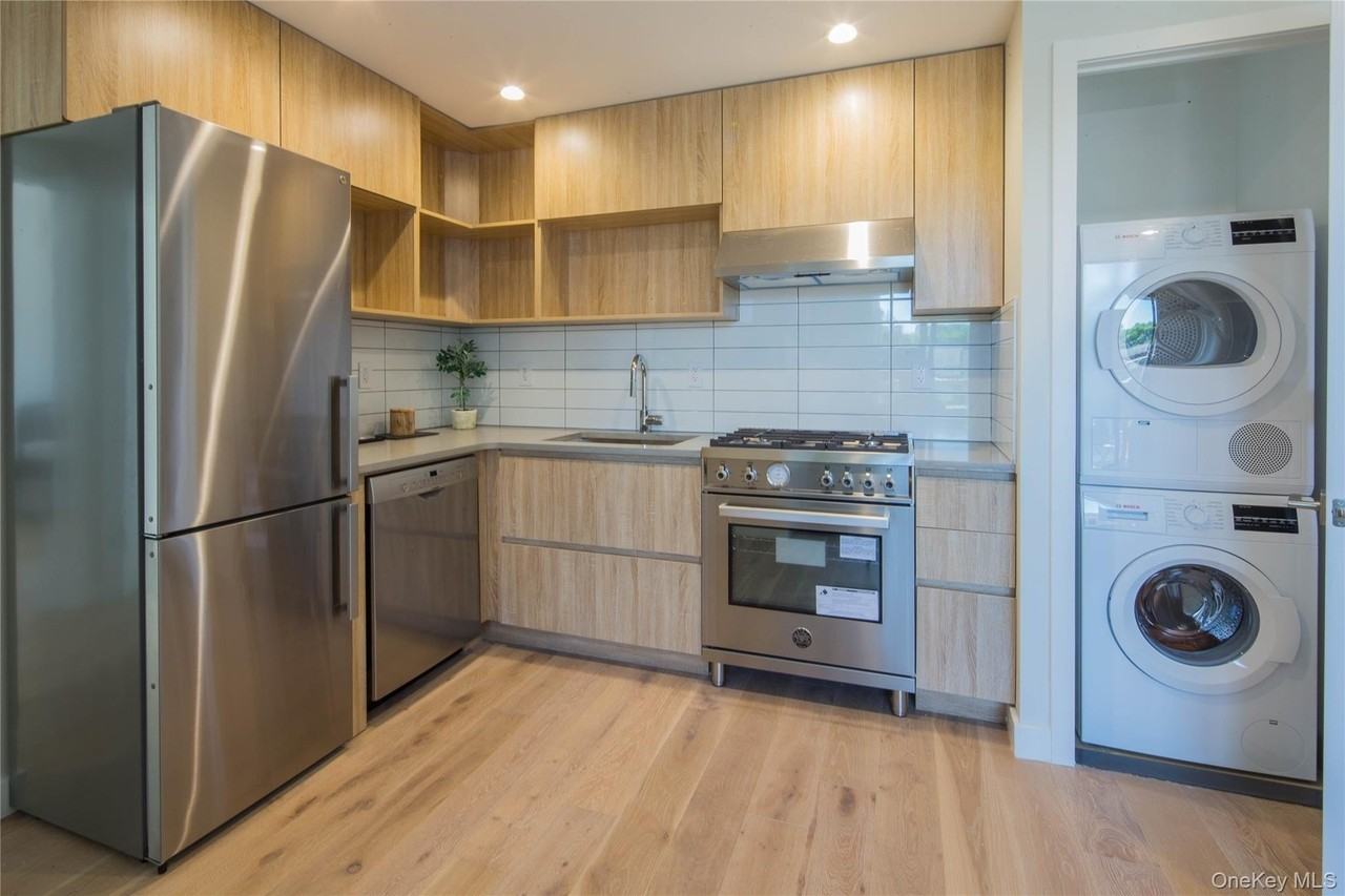 1433 31st Ave Apt 3f #3F - Photo 6 of 11