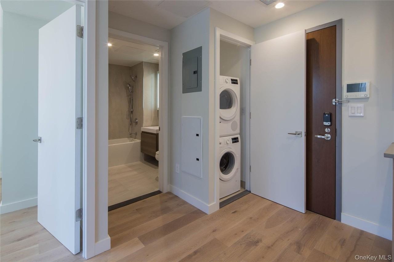 1433 31st Ave Apt 3f #3F - Photo 7 of 11