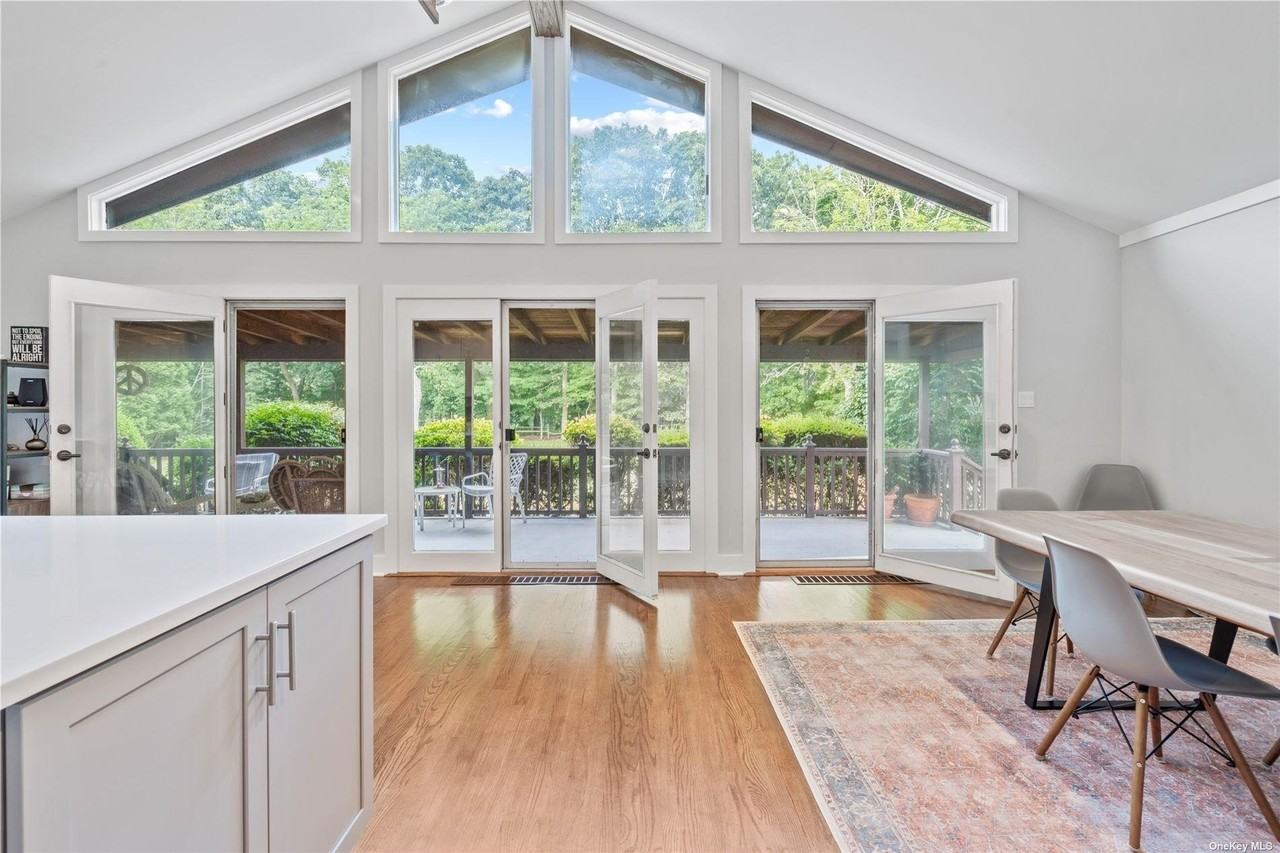 300 Marion Pl - Photo 2 of 34