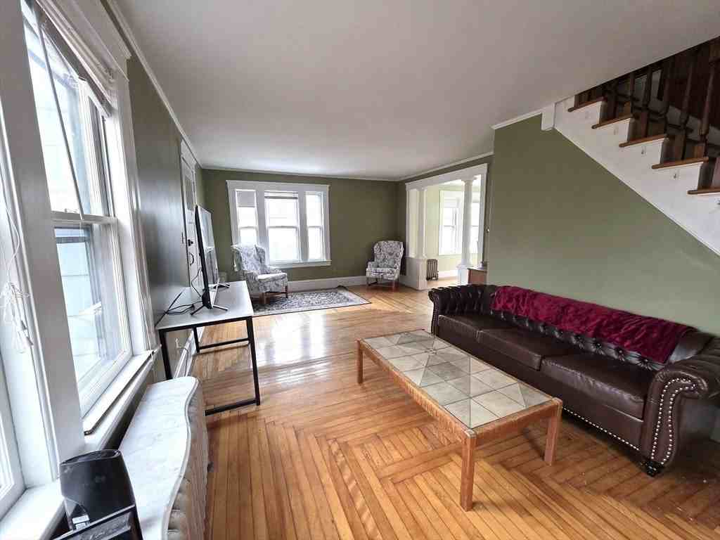 1168 Grafton St - Photo 3 of 11