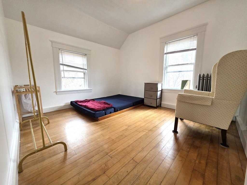 1168 Grafton St - Photo 7 of 11