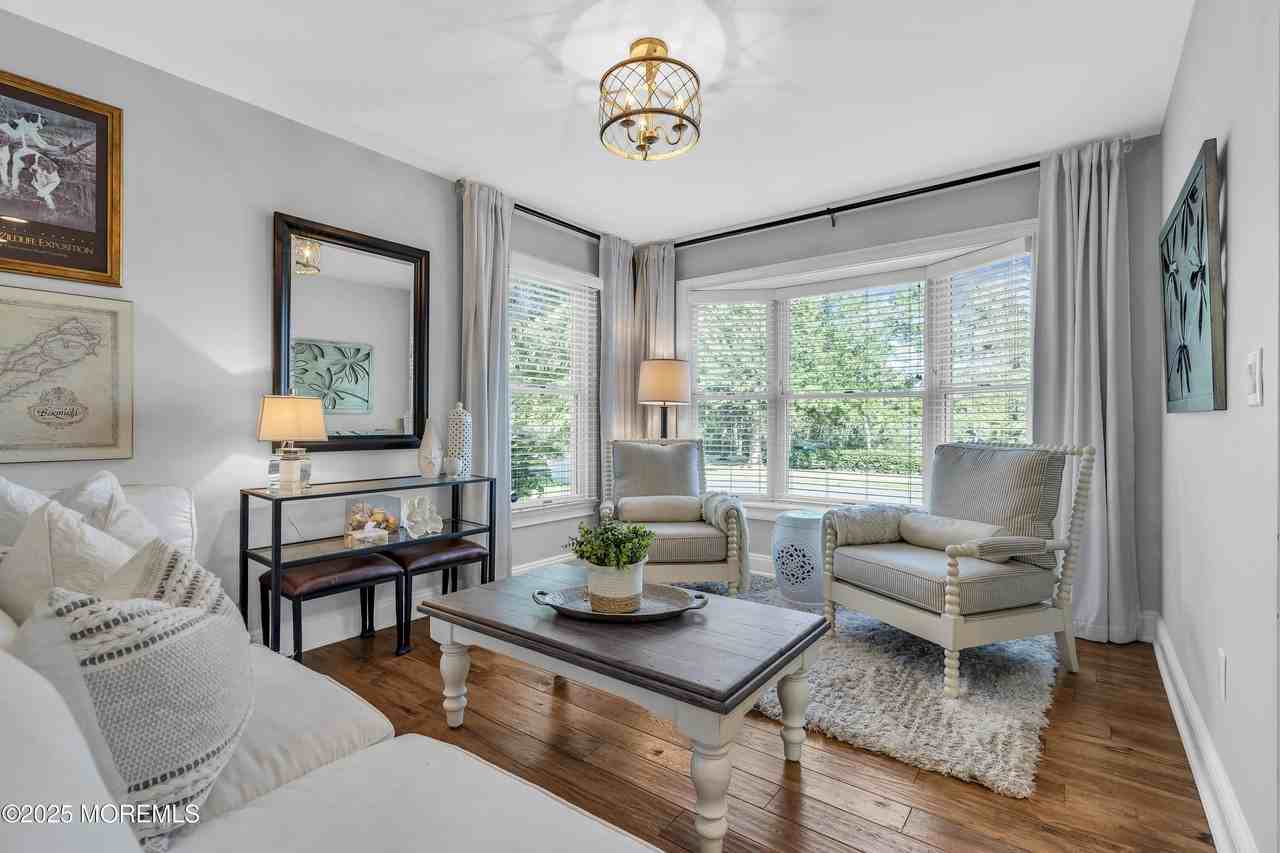 909 Bonita Ln - Photo 6 of 46