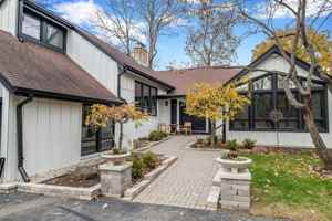 featured image of 15160 W Oak Spring Rd