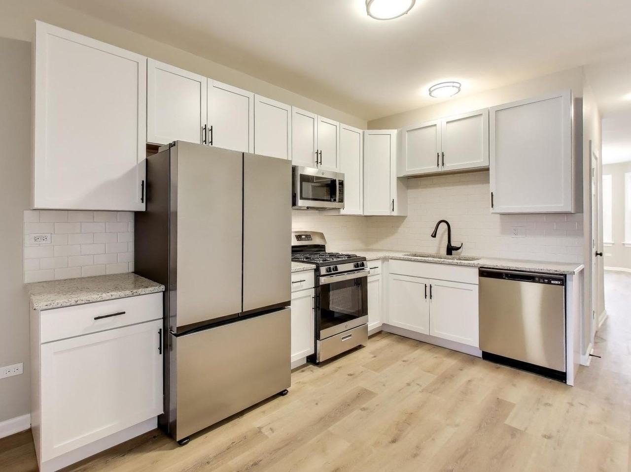 4213 W Roscoe St Unit 1 #1 - Photo 5 of 15