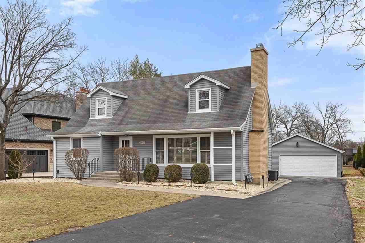 5631 S Oak St - Photo 2 of 38