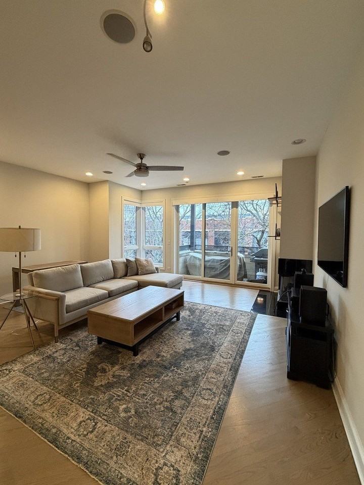 2251 W Wabansia Ave Apt 405 #405 - Photo 2 of 13