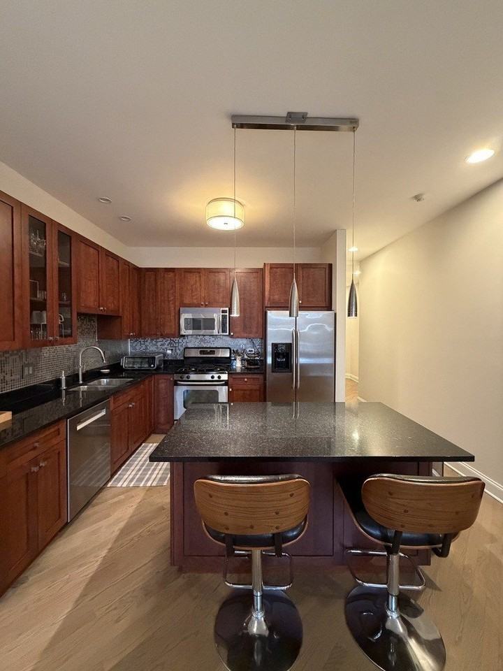 2251 W Wabansia Ave Apt 405 #405 - Photo 3 of 13