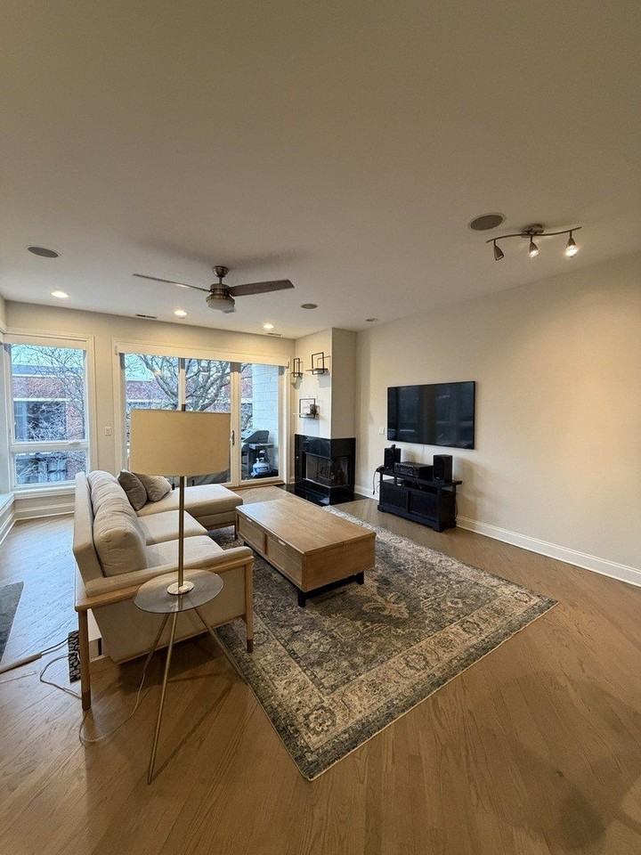 2251 W Wabansia Ave Apt 405 #405 - Photo 4 of 13