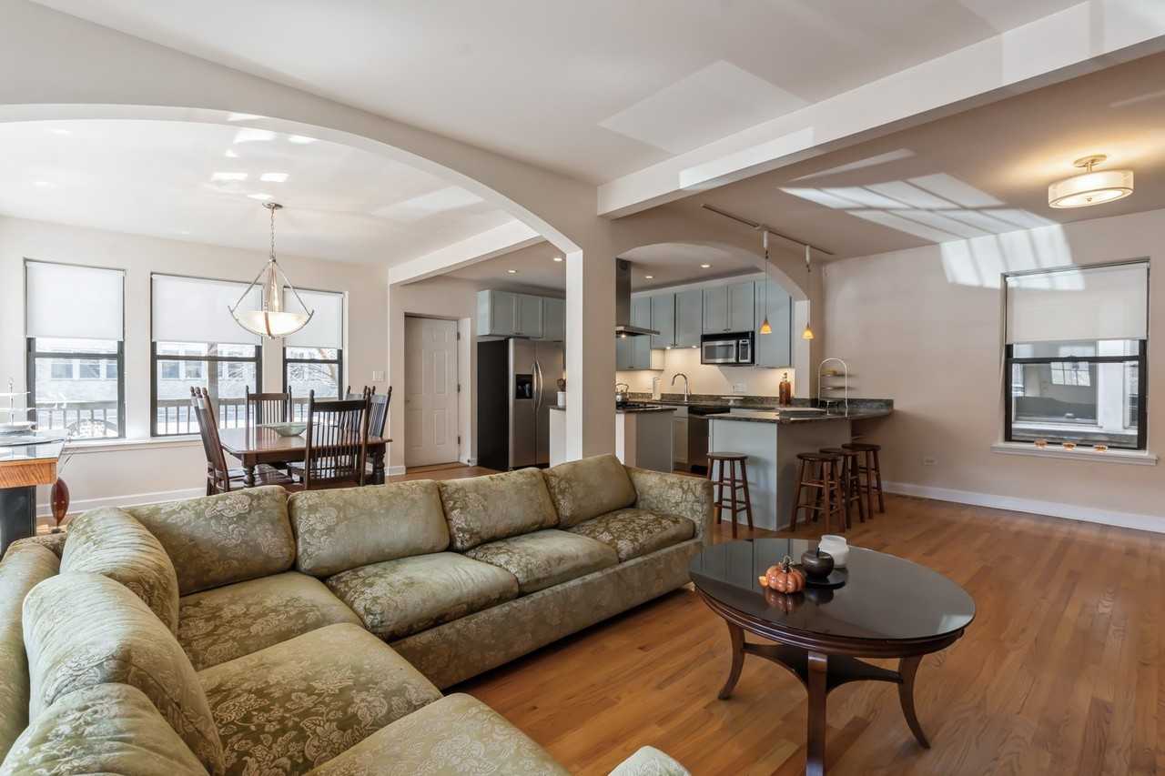 645 W Bittersweet Pl Apt 1 #1 - Photo 4 of 12