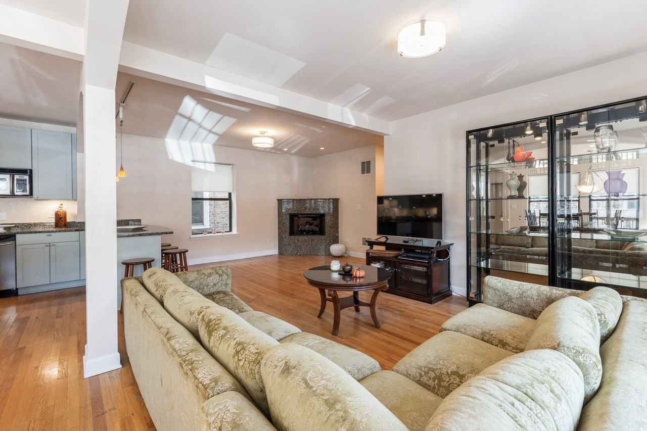 645 W Bittersweet Pl Apt 1 #1 - Photo 5 of 12