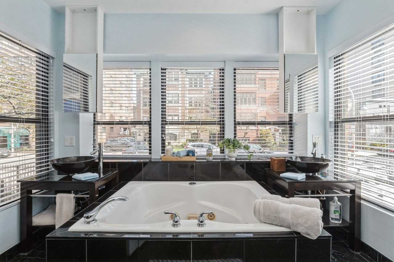 645 W Bittersweet Pl Apt 1 #1 - Photo 7 of 12