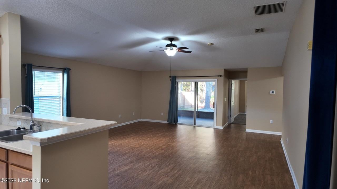 1060 Beckingham Dr - Photo 5 of 25