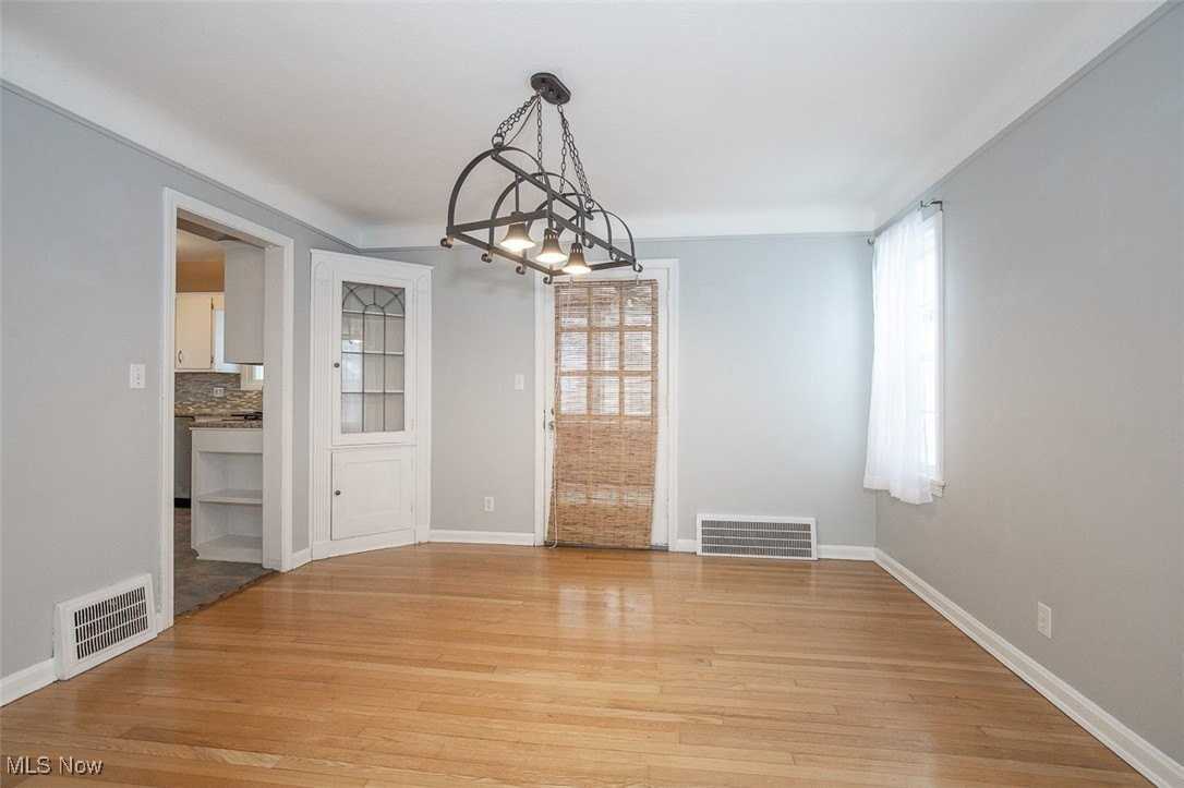 1718 Maywood Rd - Photo 6 of 41