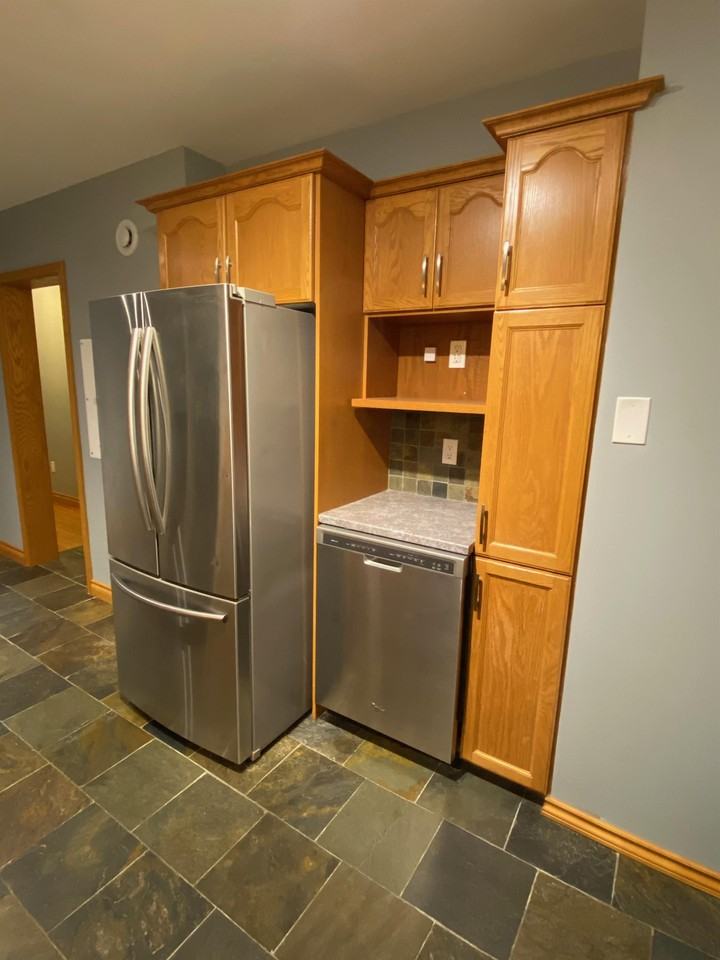 369 Applegrove Ave Uppr - Photo 3 of 39