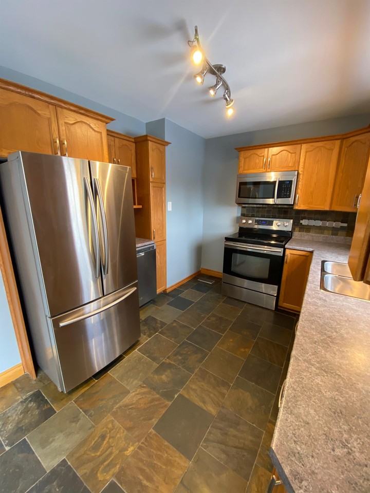 369 Applegrove Ave Uppr - Photo 4 of 39