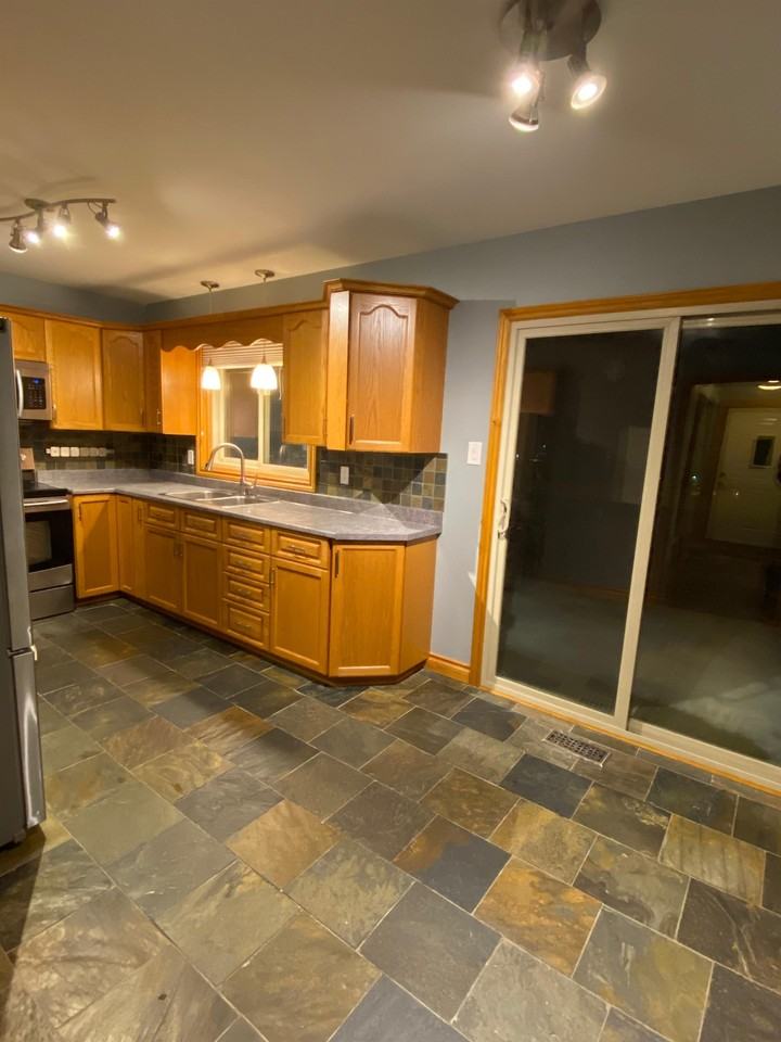 369 Applegrove Ave Uppr - Photo 6 of 39