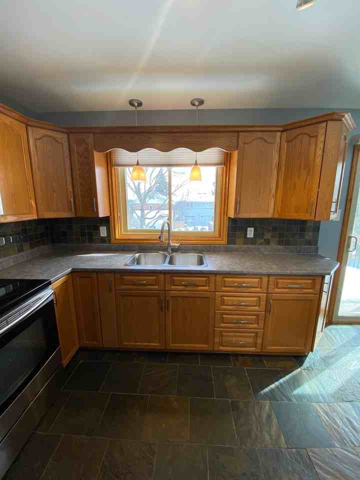 369 Applegrove Ave Uppr - Photo 7 of 39