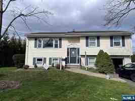 featured image of 157 Windsor Rd