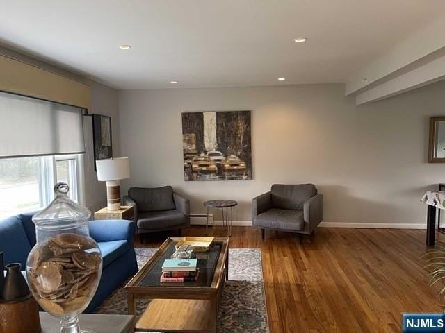 157 Windsor Rd - Photo 5 of 33