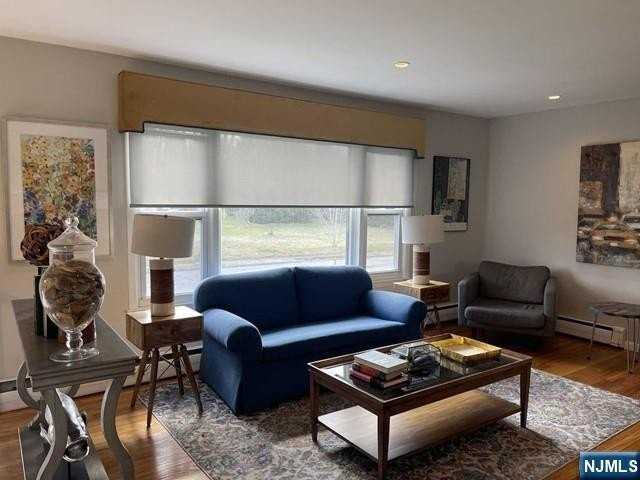 157 Windsor Rd - Photo 6 of 33