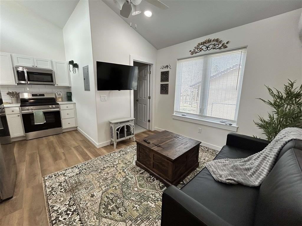 1008 Canyon View Ave #B - Photo 3 of 5