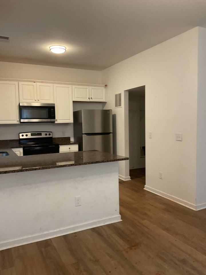 151 Harrington Ave - Photo 7 of 39