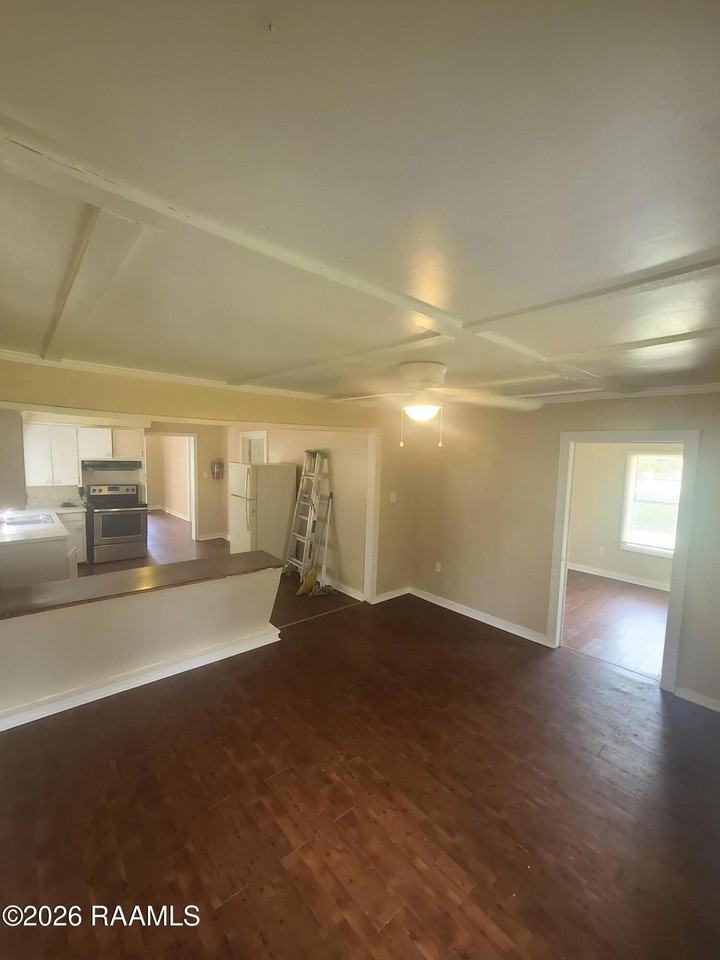 1032 N Railroad Ave - Photo 4 of 15